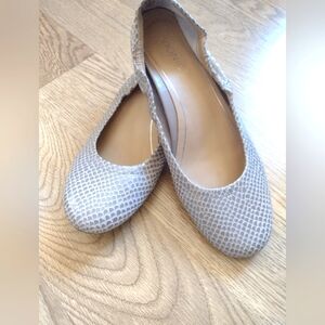 Vionic Snakeskin Flats Size 7 Orthopedic